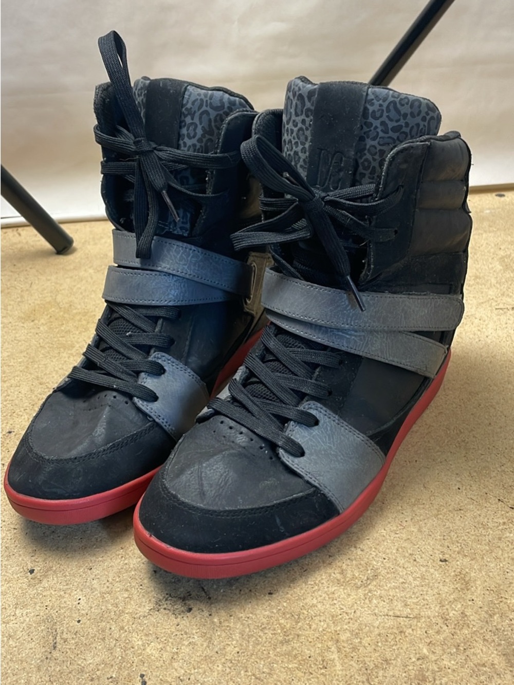 DC Mirage Mid High-Top Women’s Fashion Heeled Sneaker in Black and Red Size 10